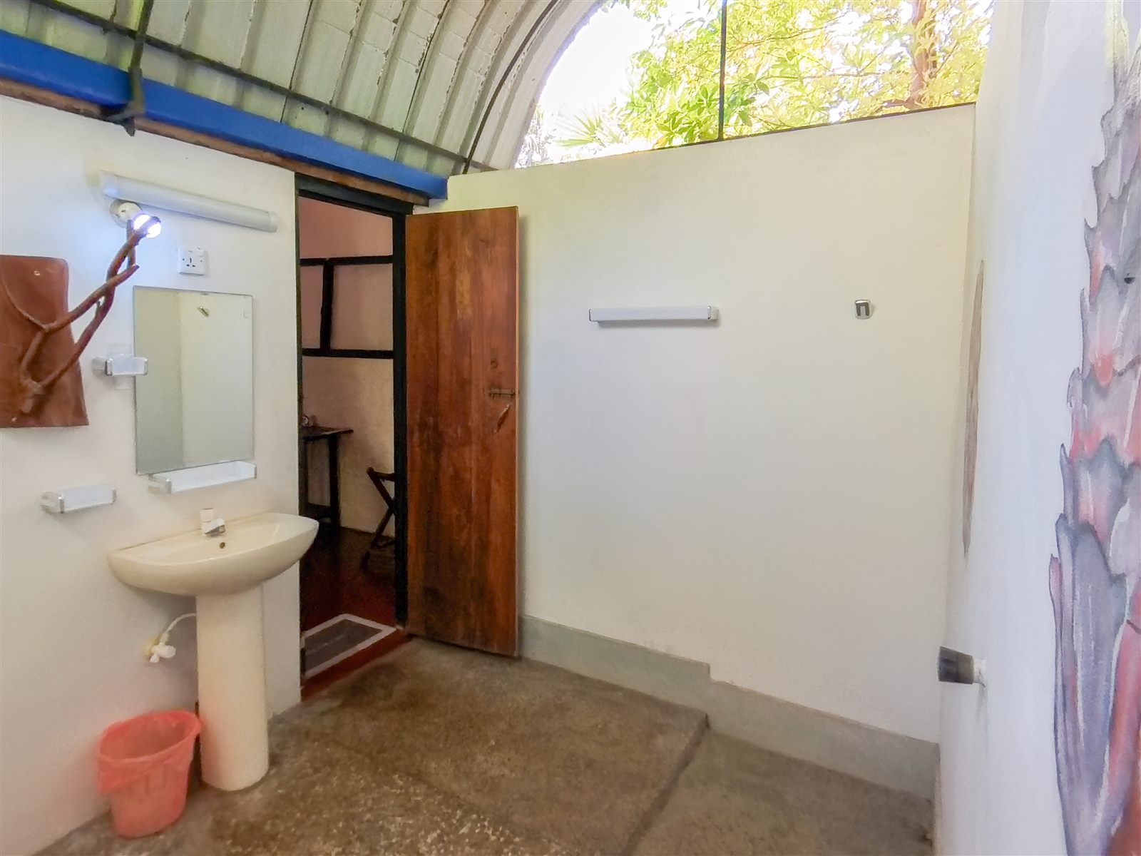 Valampuri Garden Eco Chalet open-air bathroom sink