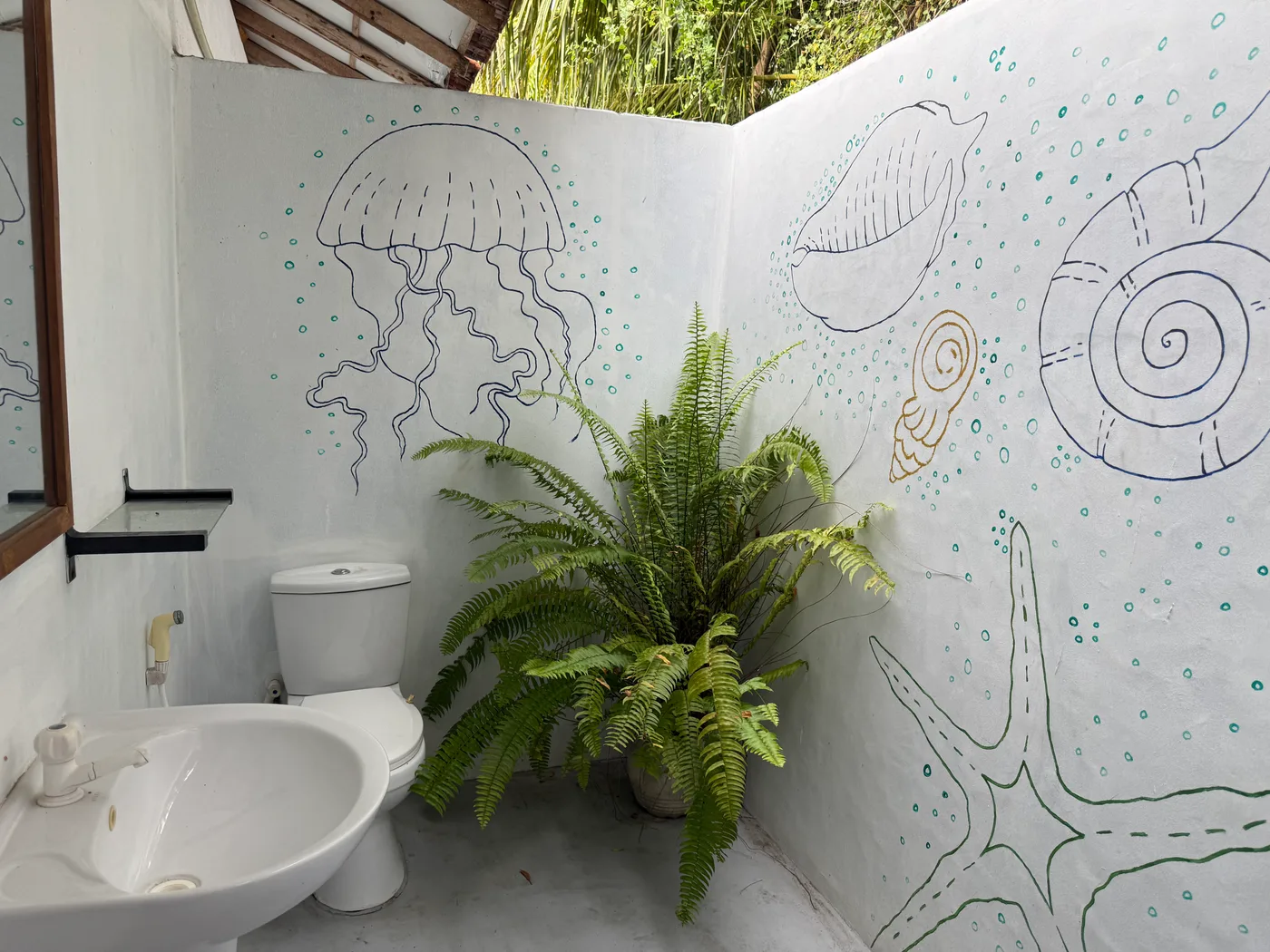 Garden Family Suite open-air bathroom with hand-painted ocean mural